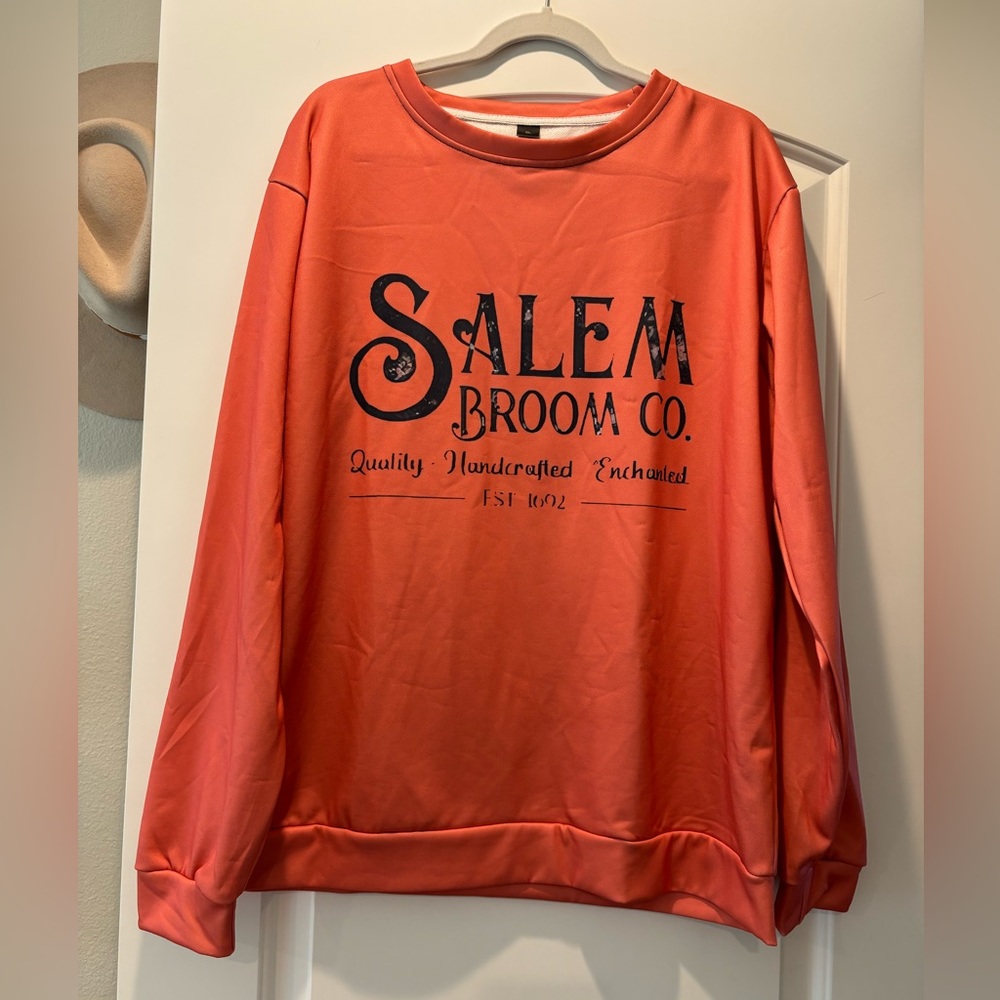 Halloween crewneck top